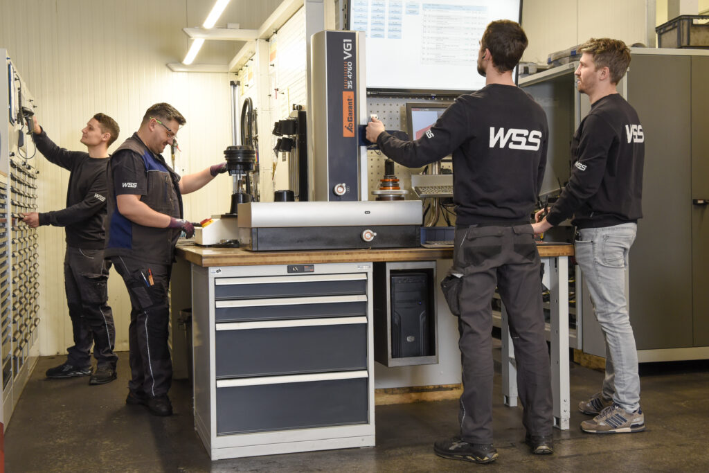 Die fleißigen Mitarbeiter der WSS gemeinsam bei der Arbeit